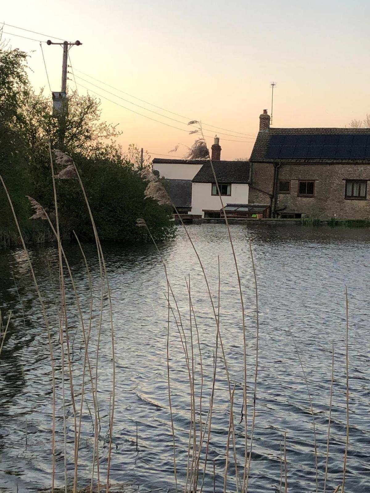 Bed and Breakfast Astwell Mill Helmdon Esterno foto